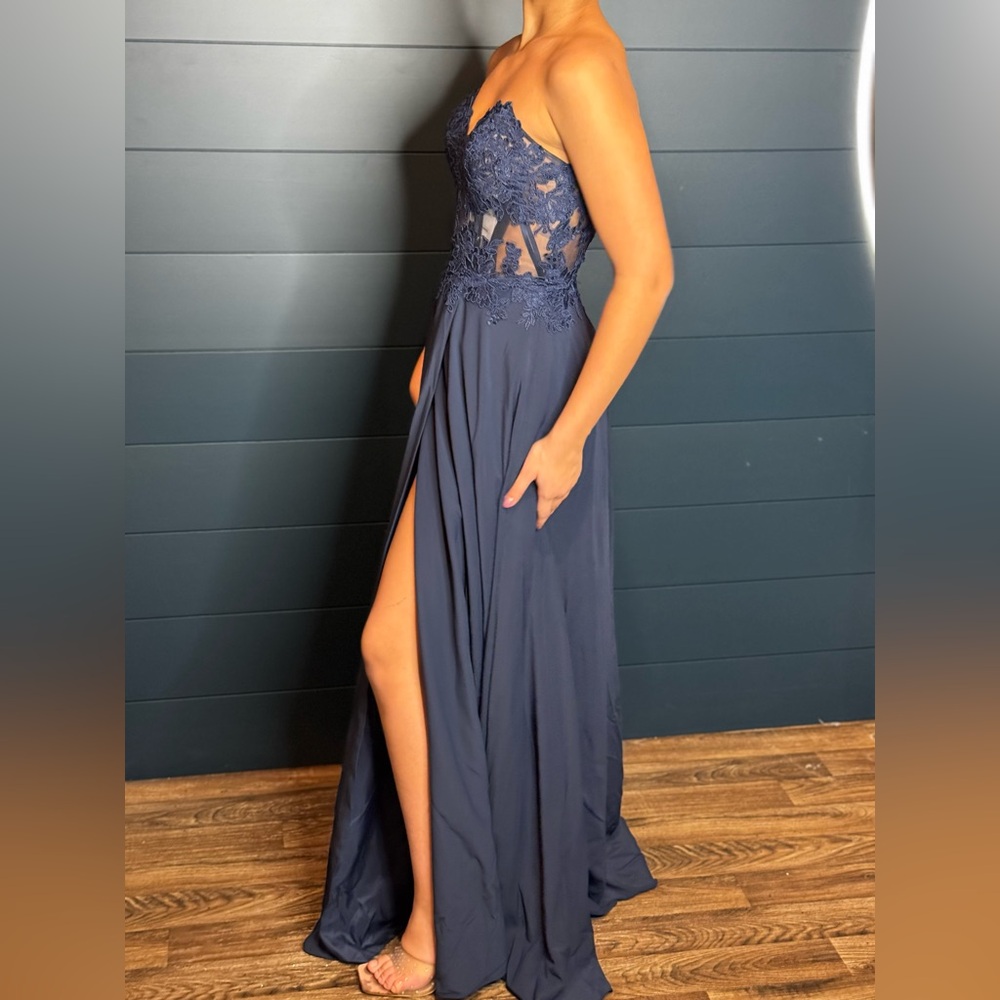 Sz. 4 Strapless Evening Gown